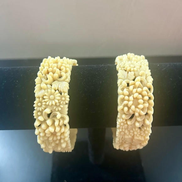 Jewelry - Vintage 1940s/1950s celluloid bangles